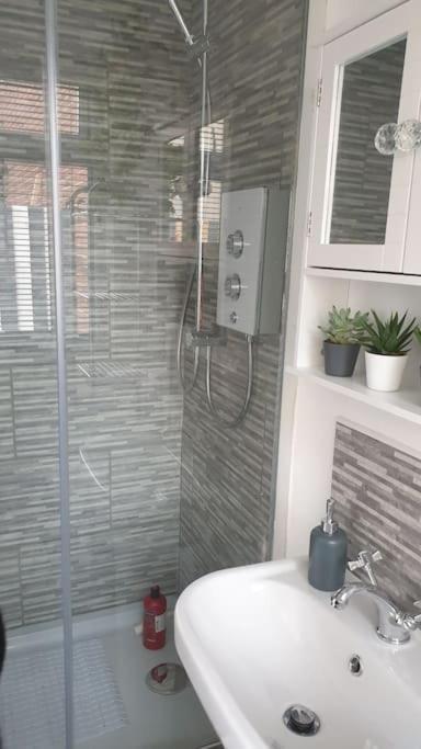 Near Liverpool Double Bedroom Hideaway Wirral Exterior foto