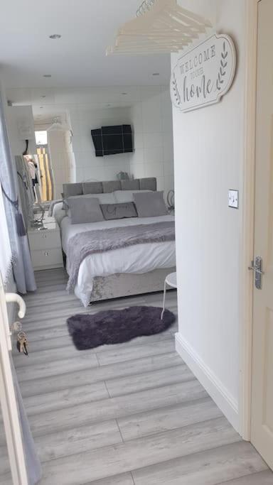 Near Liverpool Double Bedroom Hideaway Wirral Exterior foto